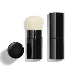 Einziehbare Kabuki-Bürste für makelloses Auftragen von Make-up