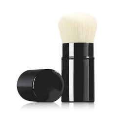 Einziehbare Kabuki-Bürste für makelloses Auftragen von Make-up